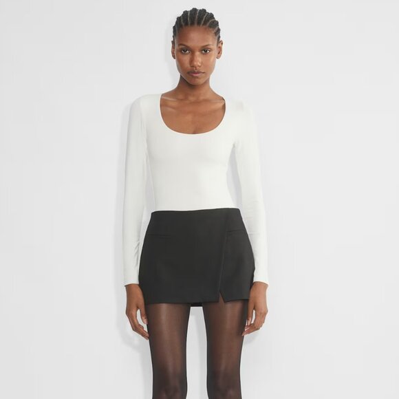 Aritzia Tops - NWT - Aritzia Babaton Contour Scoopneck Longsleeve